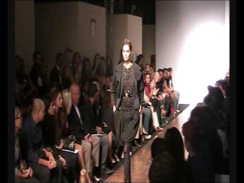 Sfilata Gaetano Navarra Spring-Summer 2010