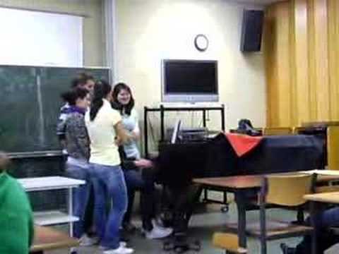 Mad world (Kevin feat. Domi,Tamara,Babsi,Alex)