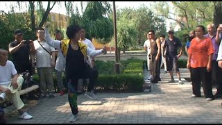 [問卦] 給你6000元／時，你會配合演出嗎？