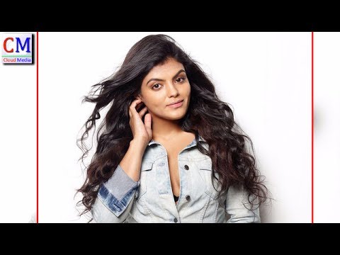 Indian Film Actress Tejashree Latest Saree & Dress Stills 2017