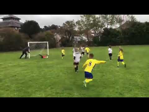 El Mejor Papa Del Mundo - Lanza A Su Hijo Para Evitar Gol