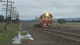preview picture of video 'Passenger Trains; V/Line : Countrylink : Australian trains and railroads'