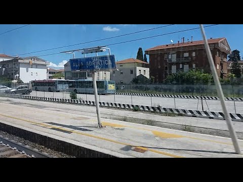 HD - Transito presso Alba Adriatica a bordo del Frecciabianca (FB 8816) Lecce - Venezia