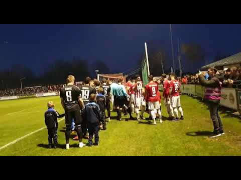 párvulos als Einlaufkinder (TSV Buchbach vs. SV Wacker Burghausen)
