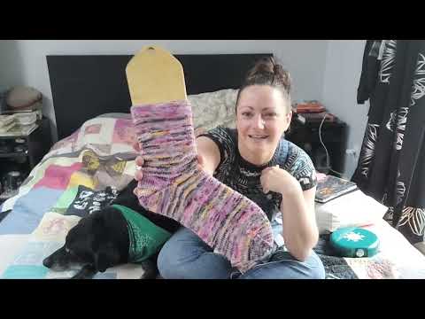 Knit and Chat with Me (+ Sammy!) | I Heart Knitting Episode 41 | Knitting podcast vlog