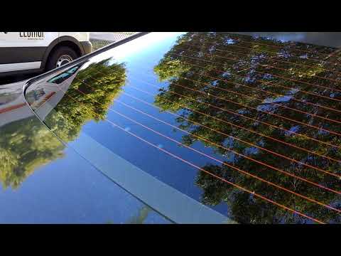 Tint Man erklärt, wie wir Fensterfolie von der Heckscheibe entfernen, ohne die Heckscheibenheizun...