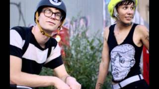 Matt and Kim- Cameras (lyrics on screen!)