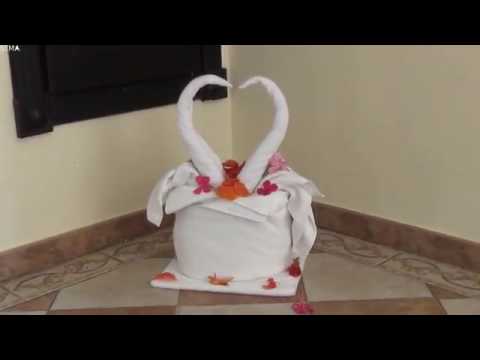 Украшения из полотенец.