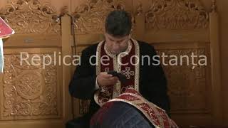 VIDEO Preot surprins cum butona telefonul mobil in timpul unei spovedanii 1 video
