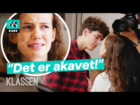 Anna-Ida skal kysse på kamera: Har IKKE lyst! | Klassen | Ultra