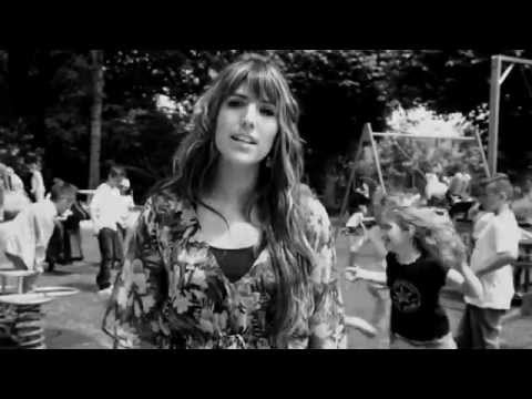 Angie Ott  ''JAMAIS GRANDIR ''(Clip Officiel)