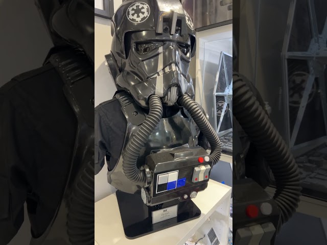 Vídeo relacionado con Póster de Star Wars Halcón Milenario Tie Fighter Battle Camiseta