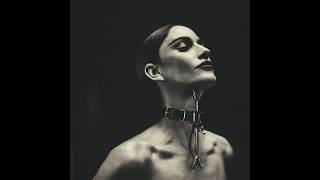 Niia: "f***ing happy" (In-Studio)