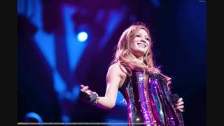 17 - Hilary Duff - Dreamer (Live At gibson Amphitheatre) Official Live Version