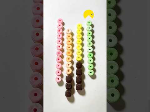 Gieriger #Pacman 🟡 Regenbogen-Bonbonsäulen & Schoko-Häppchen. Knabbere Zuckerwürfel