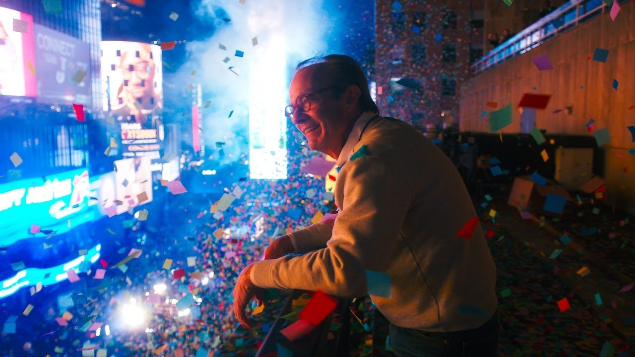 Who Releases 3,000 Pounds of Confetti on Times Square Every Year // The Confetti Blizzard