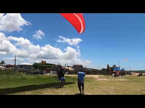 Primeira  decolagem e pouso de Paramotor