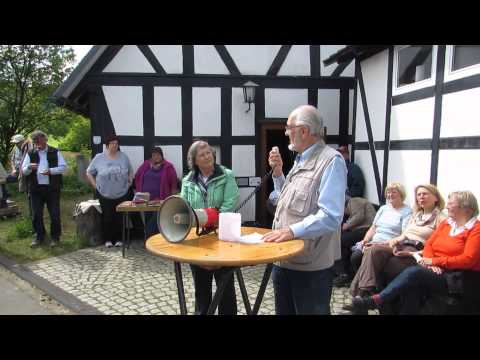 17.Mai 2014 - Friedrich Henstorf vom BUND spricht zur Route 57 / FELS