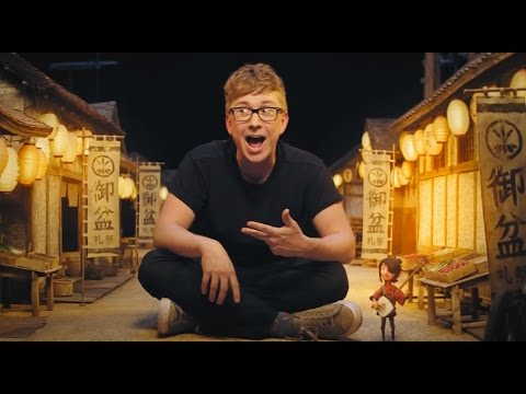 afbeelding Tyler Oakley checks out the set of Kubo and The Two Strings