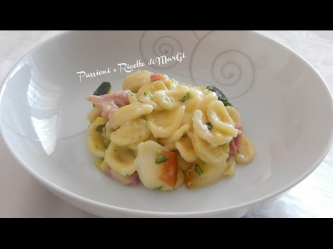Orecchiette con zucchine prosciutto e scamorza