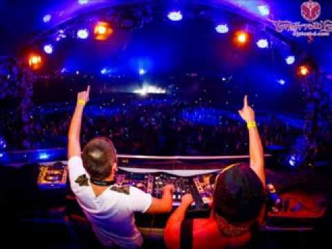 Dimitri Vegas, MOUGAI & Like Mike vs. Midnight City - Mammoth 83 (DyNeyo Reboot)