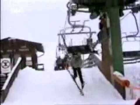 Figura di merda clamoroa sulla seggiovia: un tizio rimane impigliato!