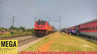preview picture of video 'Amritsar - Howrah Express overtakes Vikramshila Express'