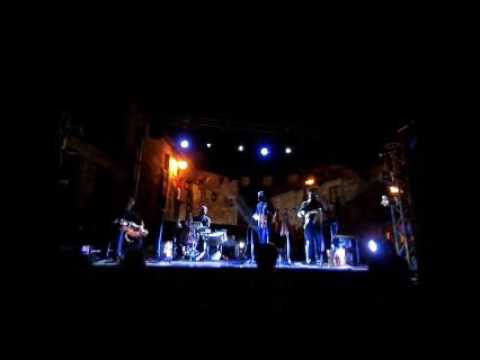 GALANDUM GALUNDAINA- Nós Tenemos Muitos Nabos (ao vivo em Sortelha)