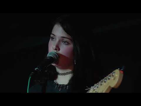 Loose Lips Live Session #17 - Josie Blakelock