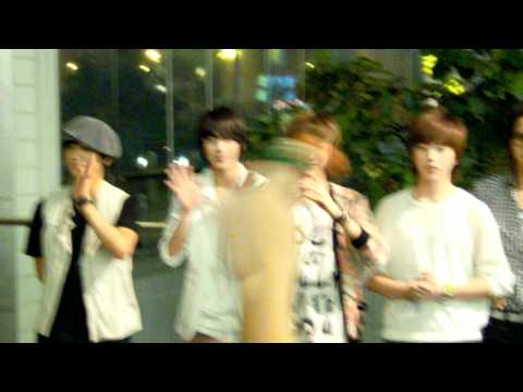 100811 B1A4 GoodBye Speech @ Changi Airport T2