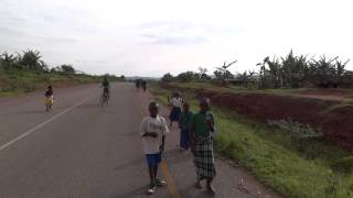 preview picture of video 'Tanzania, curious children in the on the border with Burundi'