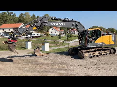 Köp Grävmaskin Volvo EC180EL med tiltrotator och skopor på Klaravik