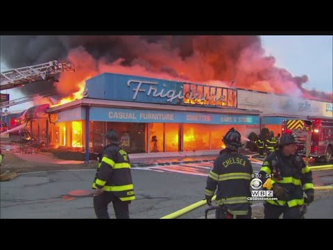 5-Alarm Fire Destroys Landmark Appliance Store