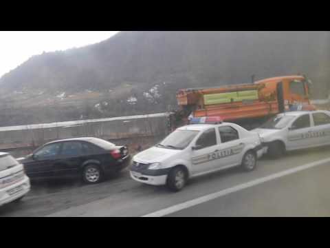 Camion răsturnat pe Valea Oltului/Overturned Truck on the Olt Valley, Romania[February23rd 2017]