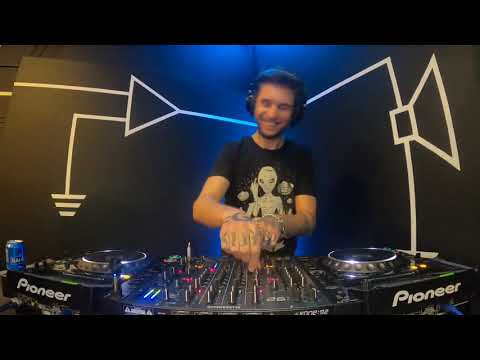 Mario Rodrigues en Circuito Futuro   Turntable Dealer