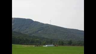 preview picture of video 'Windmill on Top of Jiminy Peak Ski Area MA - Wind Power Provides Alternative Energy'