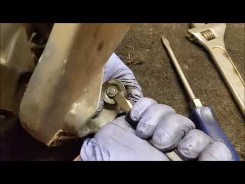 Removing and Replacing Transom Clamp Screws on Evinrude / Johnson Outboard