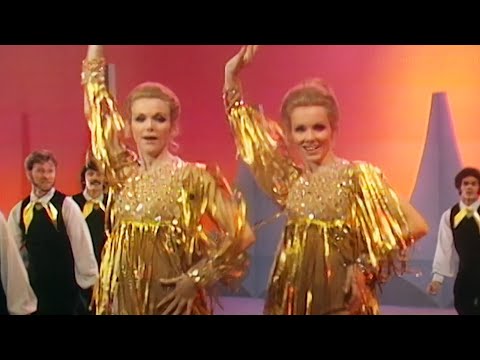 The Kessler Twins "Mas Que Nada/The Look Of Love" on The Ed Sullivan Show