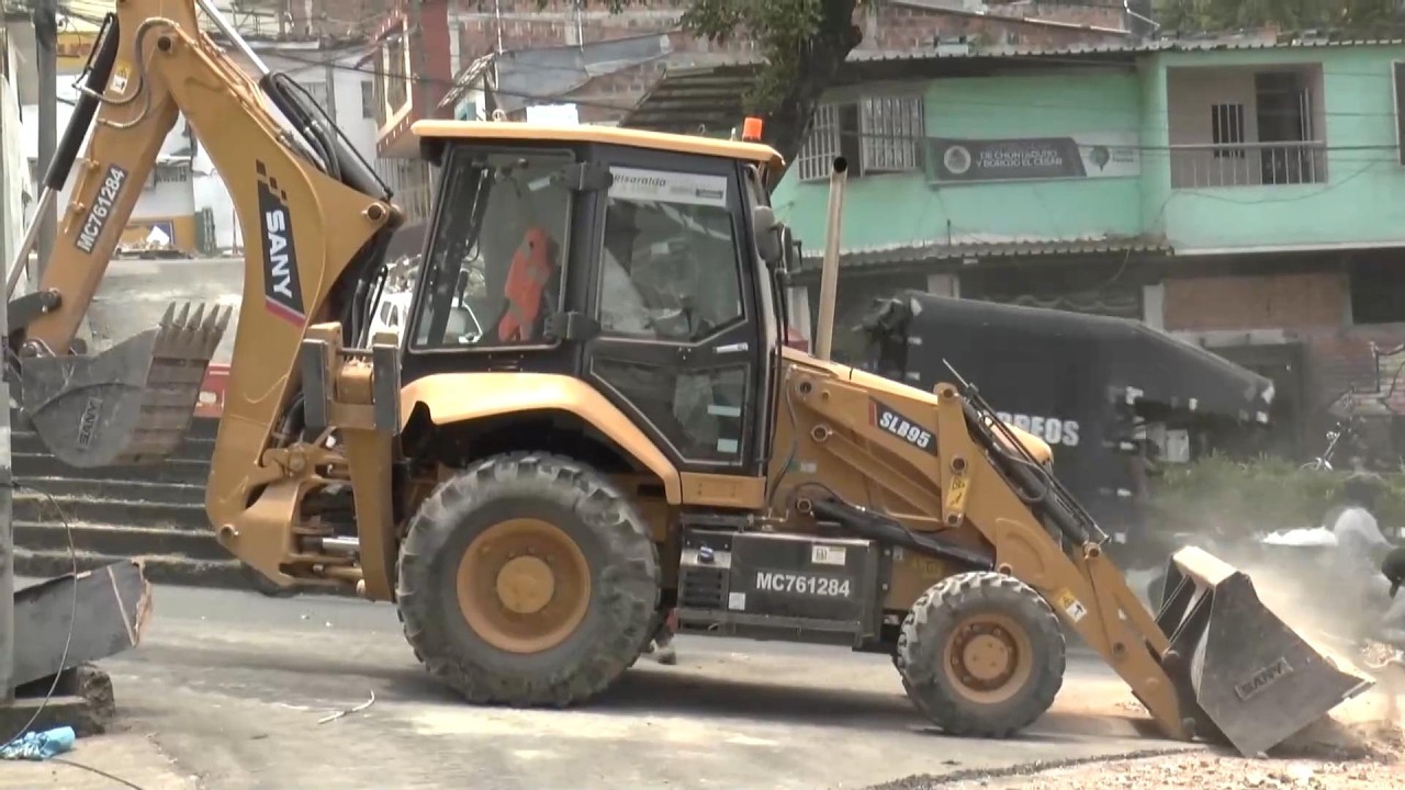 Maquinaria pesada de origen chino participa en labores de rescate tras el terremoto en Colombia