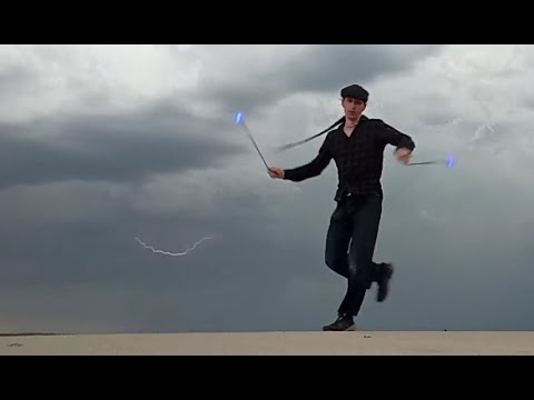 Paradise on E - B0UNC3 (Remix by API) - LED Poi on the Breakwall Pre-Storm - Raw Video