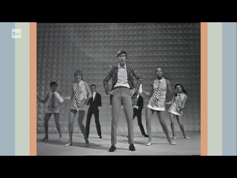 Gianni Morandi canta "Fatti mandare dalla mamma"