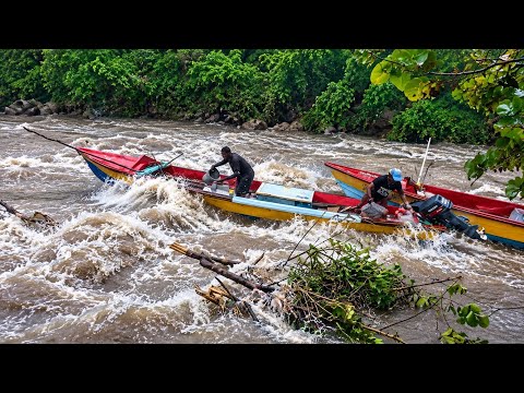 Heavy Rainfall Flooded The River… We Almost Lost Our Boat!