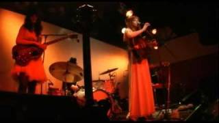 Karen Elson - 'Stolen Roses' / 'The Last Laugh' Live At Third Man Records, Nashville
