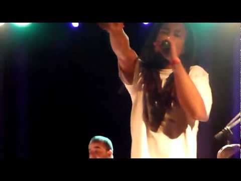 MAMAVIBE & RAPHAEL (EAZY SKANKERS) tribute Bob Marley  " SO MUCH THINGS TO SAY "