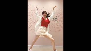 谷尻萌アナ✨激しいダンスでバルンバルン