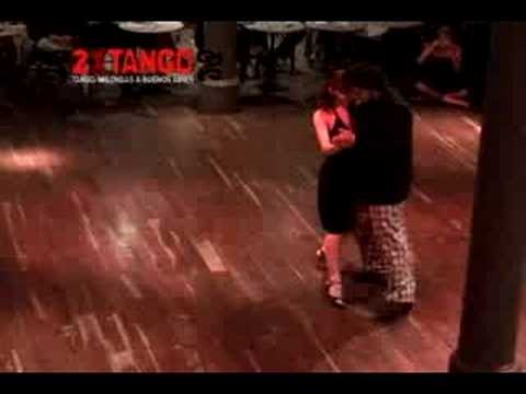  Federico Naveira  and  Inés Muzzopappa  are  dancing  to  the  tango  "  Alas Rotas  "