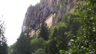preview picture of video 'TRABZON,Sümela manastırının aşağıdan görünüşü.'