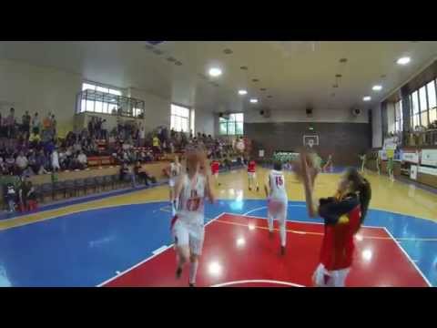 Poločasové rozcvičování Lvic při utkání s Valosunem