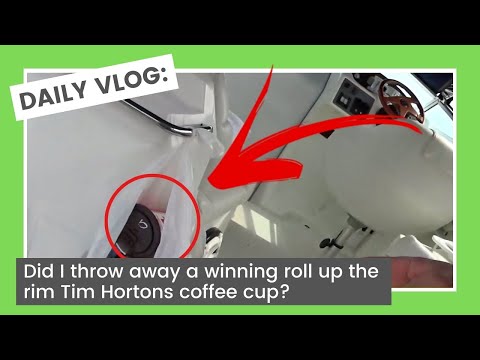 当選したRoll up the rim Tim Hortonsのコーヒーカップを捨ててしまった?| 捨ててしまったのかな？ (Did I throw away ?️ a winning roll up the rim Tim Hortons coffee cup? | Daily Vlog)