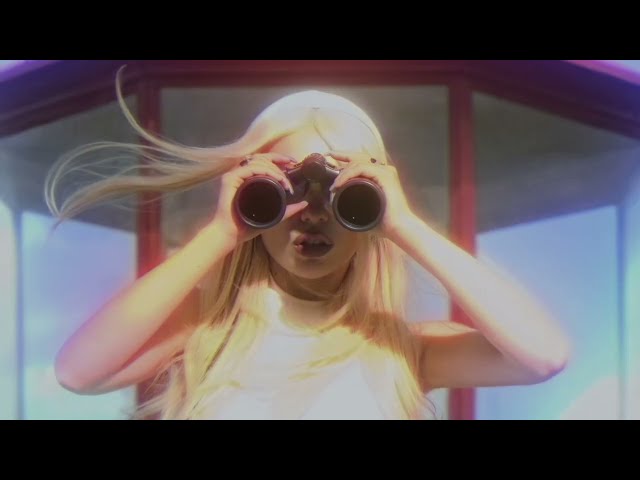 Spot A Fake von Ava Max ((jetzt ansehen))